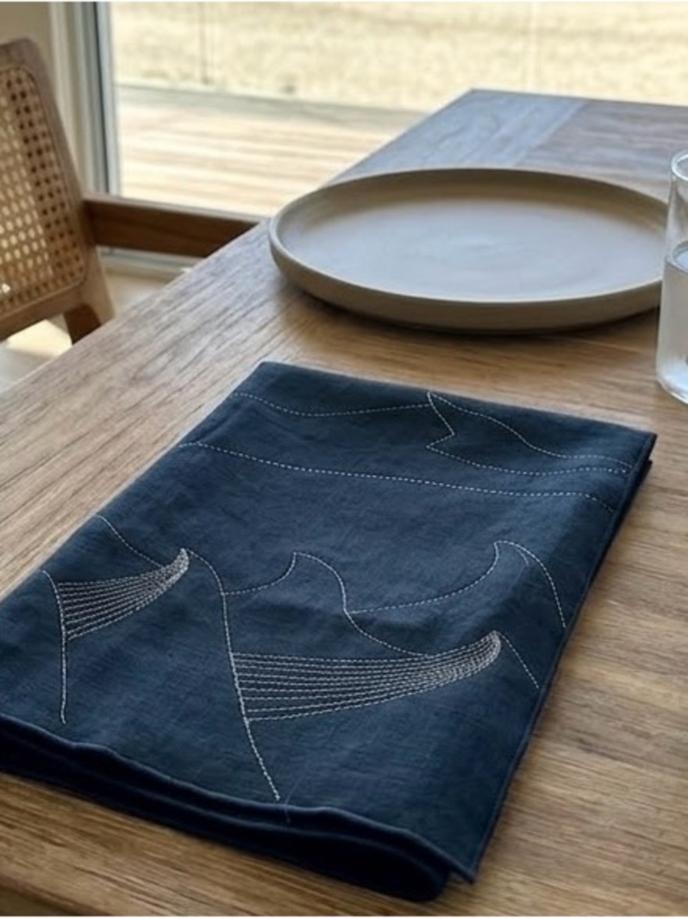 Set of 4 Contemporary Navy Blue Cocktails Napkins with Silver Wave Embroidery